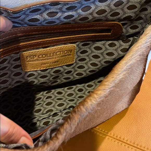 Handcrafted leather shoulder bag from Africa - Picture 3 of 4